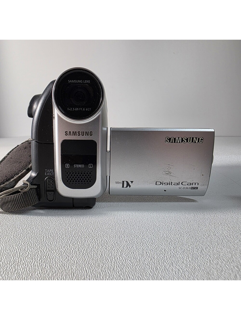 Samsung SC-D363 Digital Video Camcorder W/Battery Charger SD Card
